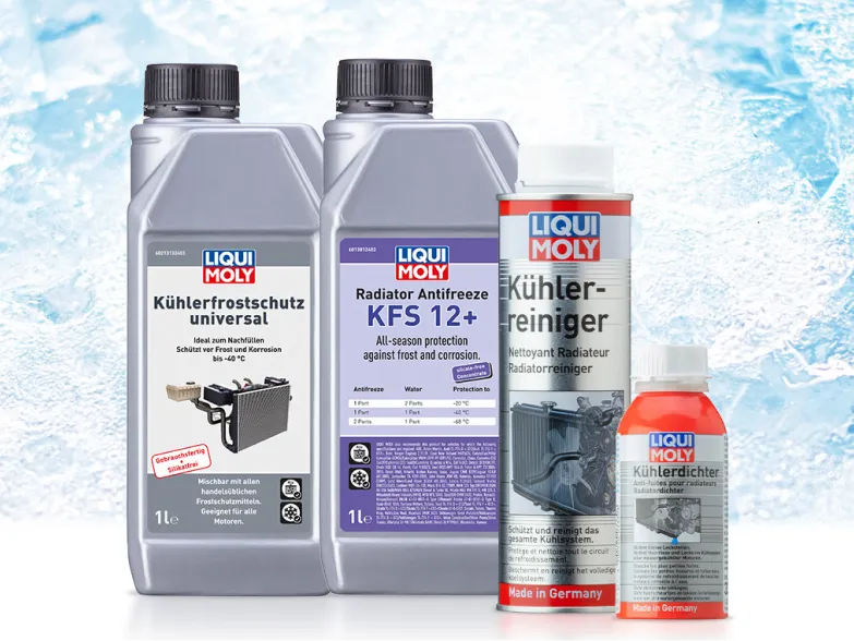 Liqui Moly Kühlerfrostschutz, Kühlerreiniger und Kühlerdichter vor einem blauen Hintergrund aus Eis.